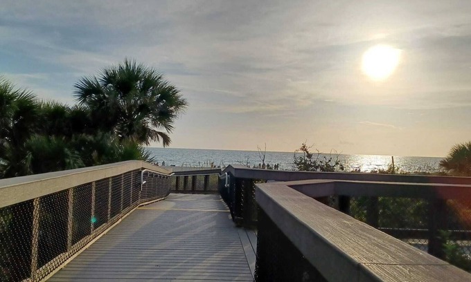 Venice Gardens Casa | Serene 3-Bedroom Home Near Venice Beaches