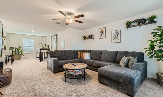 Medina Valley Casa | Serene 3BD/2.5BA Lone Star Zen Retreat - Your Perfect San Antonio Oasis