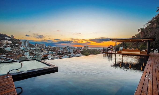 El Caloso Condominio | Serene 3BR Oasis | 2 Pools, Gym & Bar