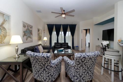 Four Corners Casa | Serene 4-Bedroom Lakeview Retreat with South-Facing Pool & Sun-Drenched Outdoor Living