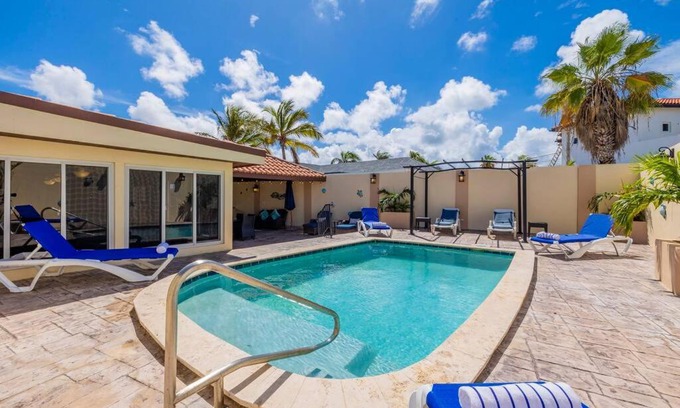 Palm Beach Apartamento | Serene 4BR Palm Beach Villa Beach Rose by Bocobay