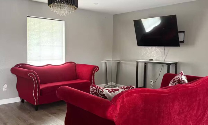 Edgebrook Casa | Serene 5-bedroom house with AC in vibrant Houston