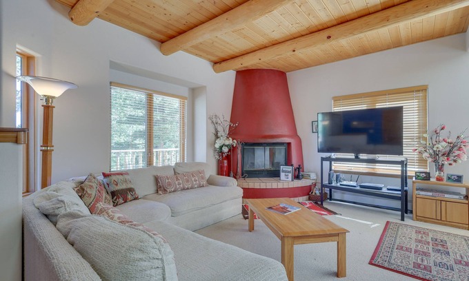 Amalia Cabina | Serene Amalia Cabin w/ Deck & Mountain Views