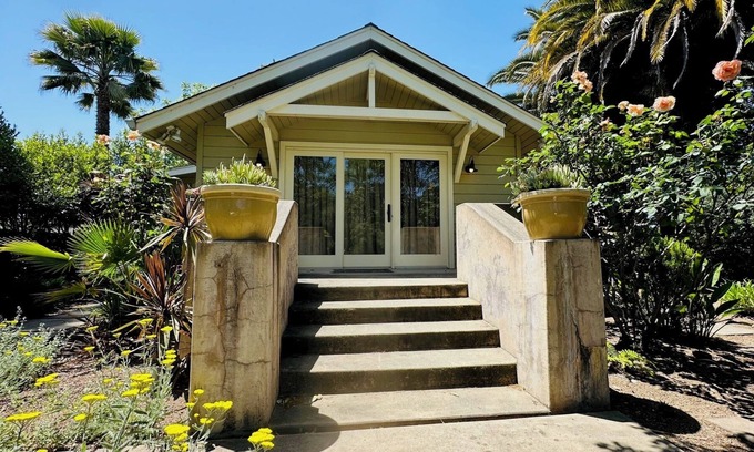 Calistoga Casa | Serene and Cozy 2-Bedroom House in Calistoga with Covered Patio