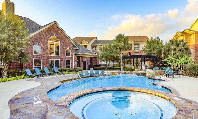 Pearland Apartamento | Serene and Cozy Family-friendly1 bdrm Apt w/Lakeview in Pearland, TX!