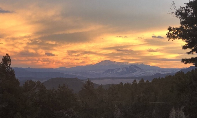 Richmond Hill Corridor Casa | Serene and sunny paradise with Pikes Peak views, chef’s kitchen & Trager