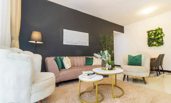 Kileleshwa Casa | Serene Apartment - Pool+ Gym - Work Desk - Parking