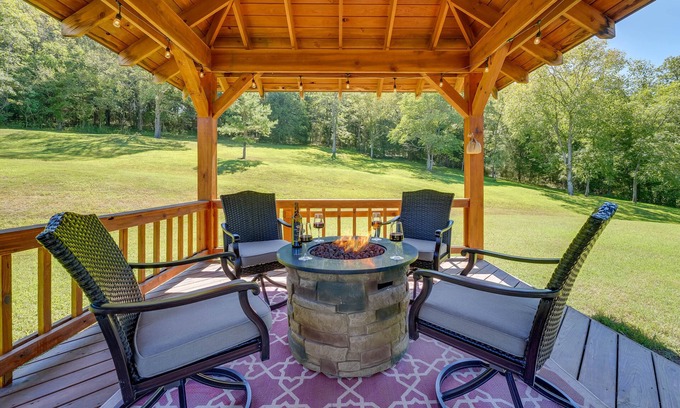 Squires Casa | Serene Ava Countryside Home w/ Deck & Fire Pit