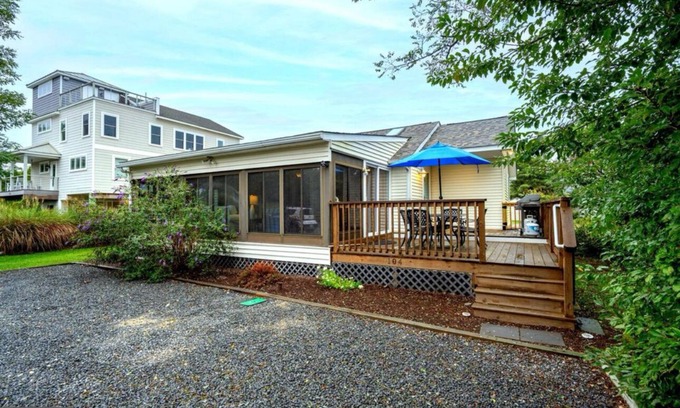 Milton Cabaña | Serene beach cottage a short walk from beautiful Broadkill Beach. Pet friendly!