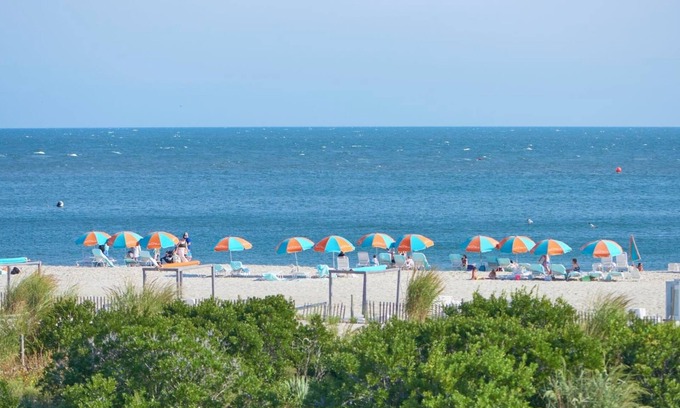Cape May Casa | Serene Beach Hideaway – Music Nights, Pool Days & Coastal Calm