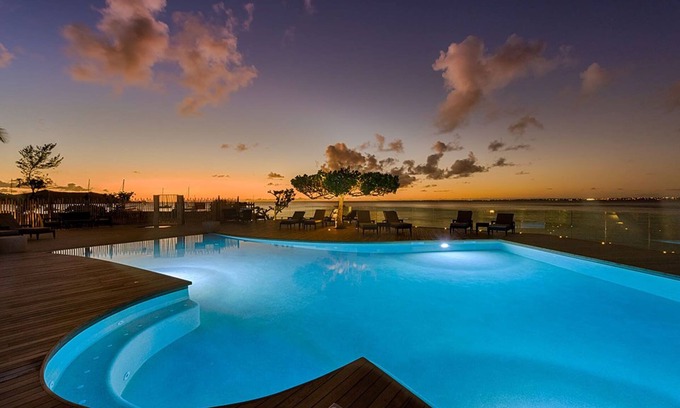 Grand Case Complejo | Serene Beachfront Suite| Private Beaches, Balcony Views & Water Adventures