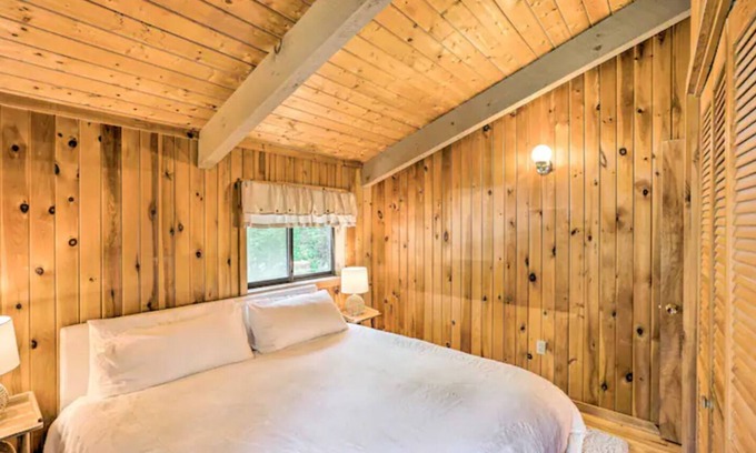 Otis Casa | Serene Berkshires Cabin w/ Deck & Fire Pit!