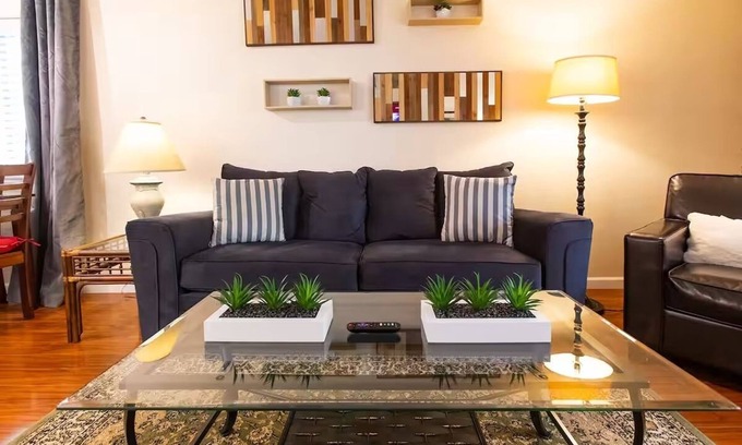 Ridgecrest Apartamento | Serene Business-Friendly Getaway ~ ♛Queen Bed, Pkg