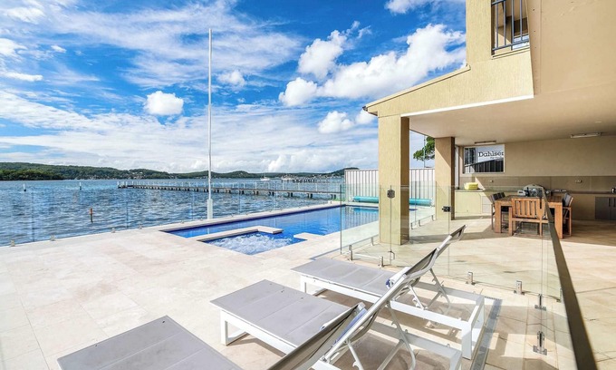 Point Clare Casa | Serene By Coast Hosting
