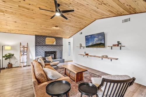 Munds Park Casa | Serene Cabin-Sauna-Game Room