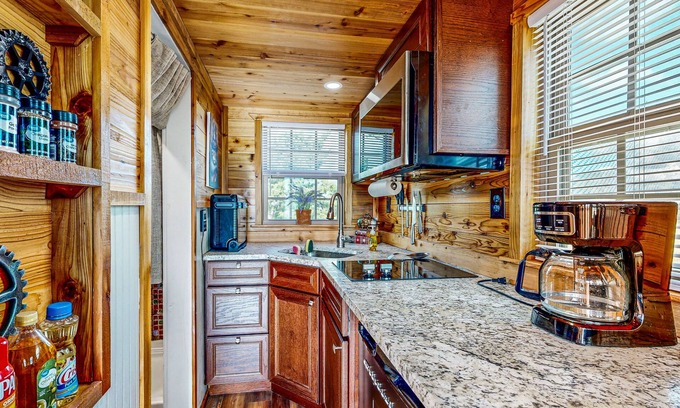 Harper Casa | Serene cabins with full kitchens, AC + free wifi