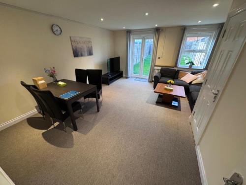 Reading Casa | Serene Cirrus Retreat in Reading