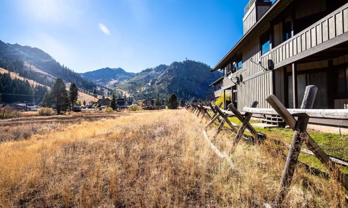 Olympic Valley Condominio | Squaw Summer Condo w / VIEWS | Caminar al pueblo