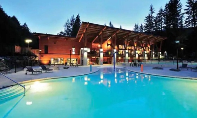 Lindell Beach Cabaña | Serene Cottage by the Creek