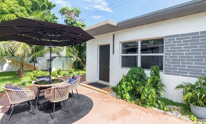 Northeast Miami Villa | Serene Cottage Retreat | Ideal for Couples & Solo Travelers