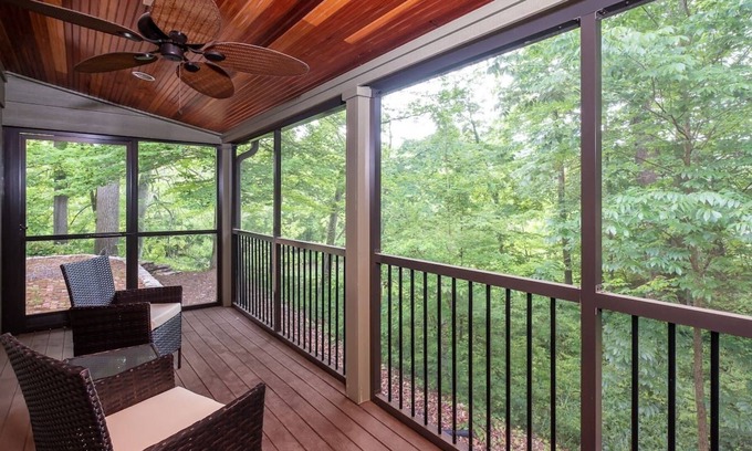 Harrods Creek Casa | Serene Creekside Estate in Louisville