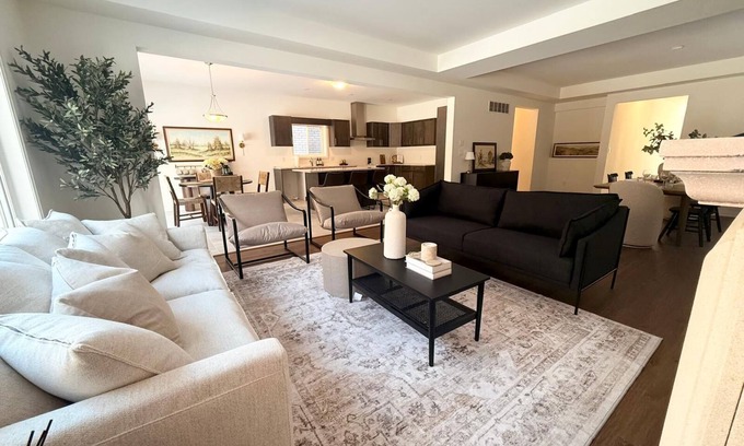 Thorold Casa | Serene Escape Near Niagara Fallsnby Hunza Royal Stays