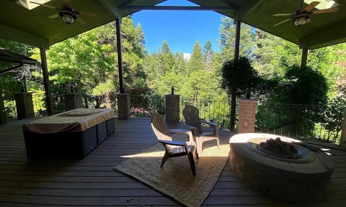 Mount Shasta Casa | Serene escape w/ bubbling sounds of Wagon Creek & majestic views of Mt. Shasta.
