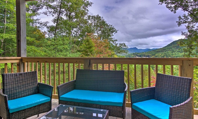 Franklin Apartamento | Serene Escape w/ Mountain Views, Near Dtwn!