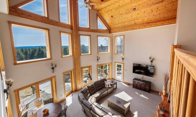 Ellenville Casa | Serene escape with private lake