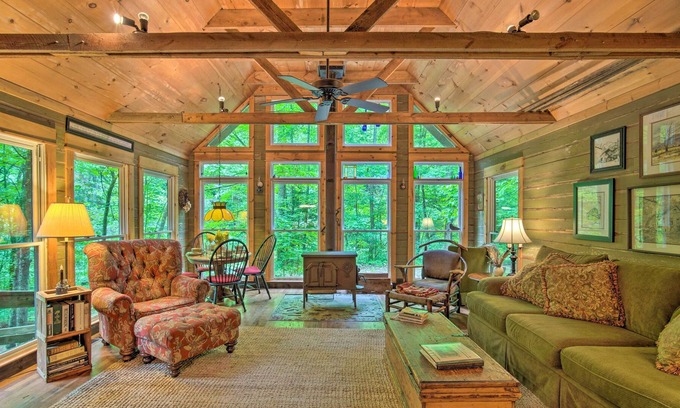 Chatsworth Cabina | Serene 'Falls View' Cabin w/ Grill & Views!