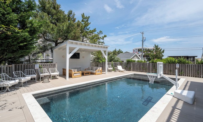 Fenwick Island Casa | Serene Family Home with Heated Pool 30 Steps from Beach