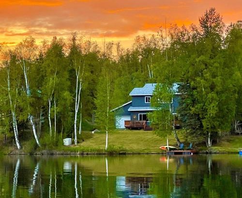 Meadow Lakes Casa | Serene Four Bedroom Lakefront Home