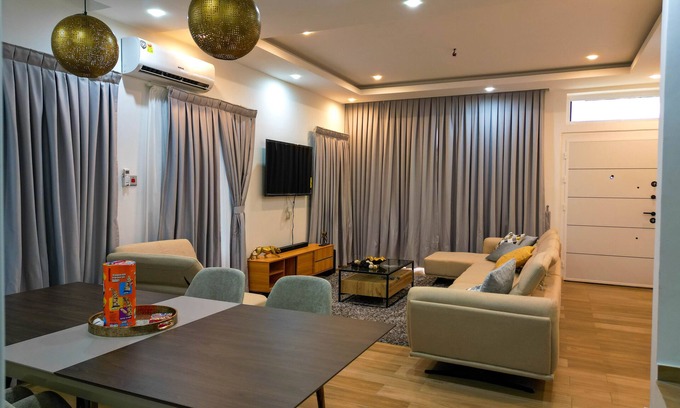 Accra Casa | Serene Gated 7-Guest Townhome with gym