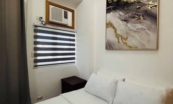 Iloilo Condominio | Serene Getaway with Prime Emperador View
