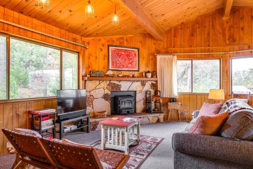 Groveland Casa | Serene Groveland Cabin Rental Near Yosemite!