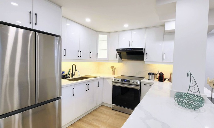 Glen Abbey Casa | Serene High-celling Retreat in Upsacle and Safe Neighbourhood