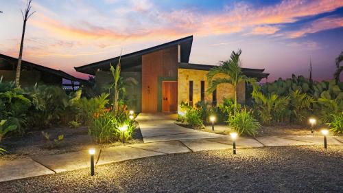 Monterrey Cabina | Serene Hills