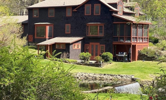 Hillsdale Casa | Serene Hillsdale Cottage Amped with Tech and Wifi