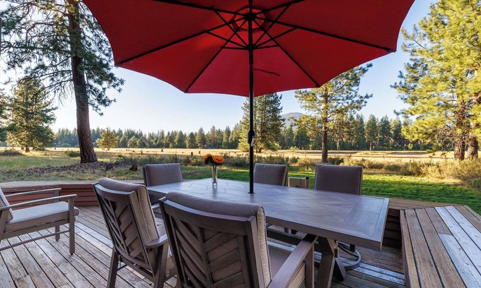 Black Butte Ranch Casa | Serene Home on Glaze Meadow - Black Butte Views - Hot Tub - Air Conditioning