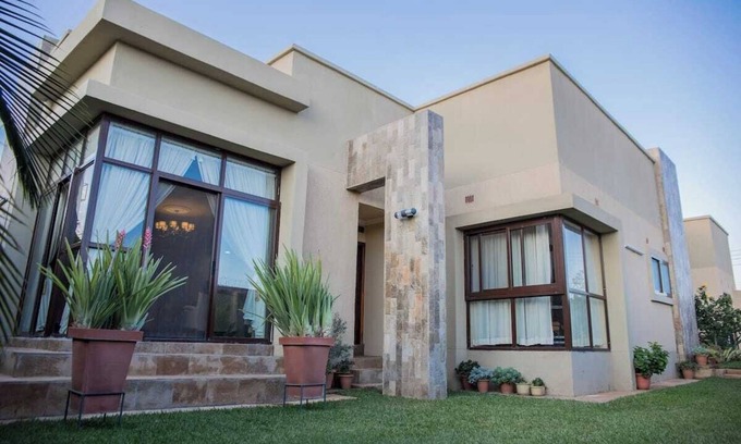 Lusaka Casa | Serene home with enough bedrooms and bathrooms for a family travelling together.