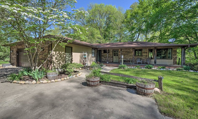 Three Oaks Casa | Serene Home with Fire pit, Gas Grill, WIFI & Close to Beach