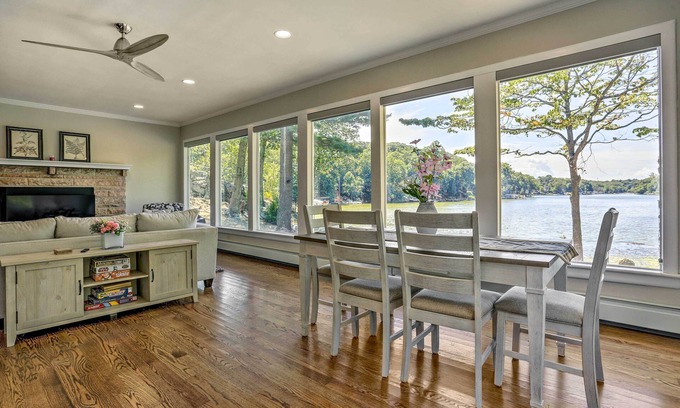 Hopatcong Casa | Serene Hopatcong Cottage w/ 50-Foot Dock!