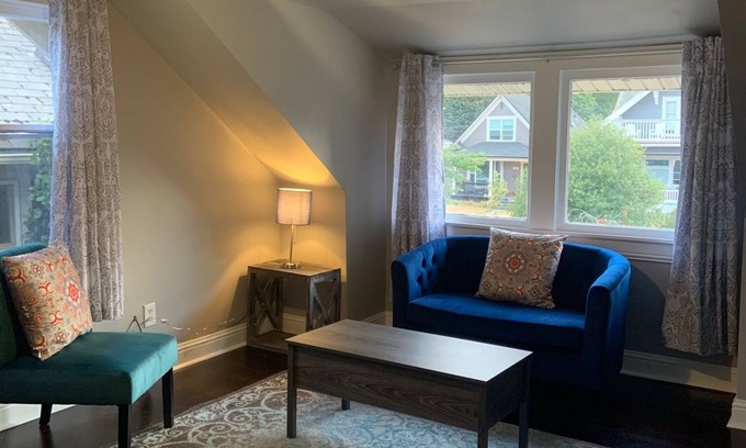 Hilltop Apartamento | Serene in the City