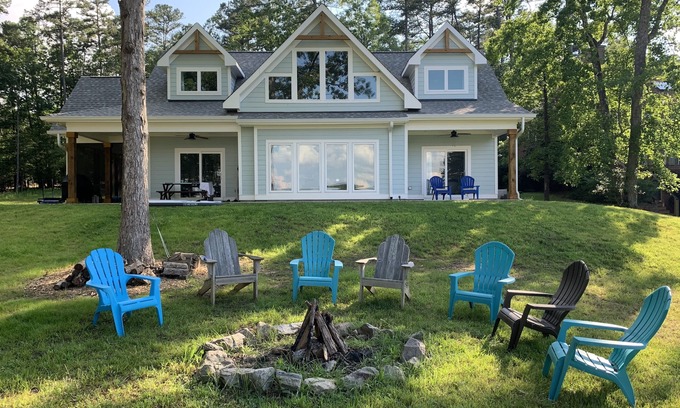 Olde Ferry Estates Casa | Serene lake house dream- brand new, beautifully furnished, and great views.
