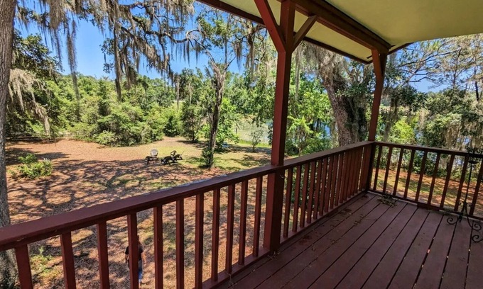 Edgar Casa | Serene Lake House: Nightlife & Wildlife Nearby