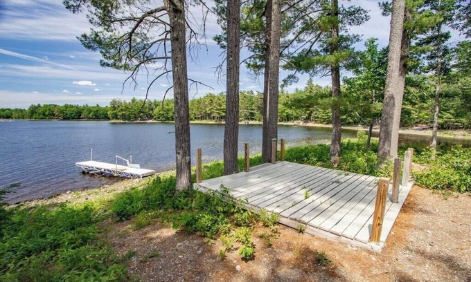 Eddington Casa | Serene Lakefront Retreat - 3 bedroom, pet-friendly, private, boat access