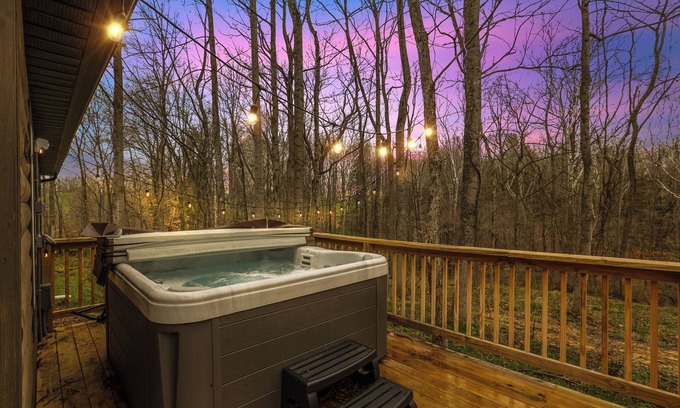 Logan Cabaña | Serene Logan Retreat w/ Hot Tub & Stargazing Dome