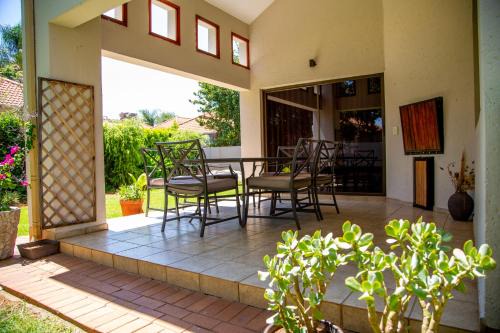 Hartbeespoort Apartamento | Serene Luxury at Amigo House