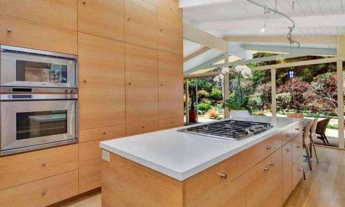 Monterey Ter Casa | Hogar sereno de mediados de siglo en Orinda