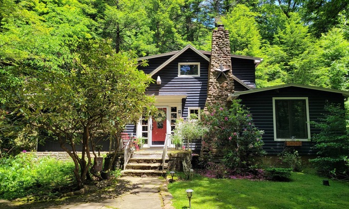 Laughlintown Cabaña | Serene Mountain Cottage a orillas del arroyo McCullen Run